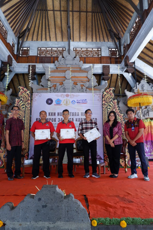 KEGIATAN SEMINAR PRANIKAH YANG BERTEMAKAN PENTINGNYA EDUKASI PRANIKAH UNTUK MENCEGAH PERCERAIAN DINI YANG DILAKSANAKAN OLEH MAHASISWA KKN UNIVERSITAS HINDU NEGERI I GUSTI BAGUS SUGRIWA DENPASAR